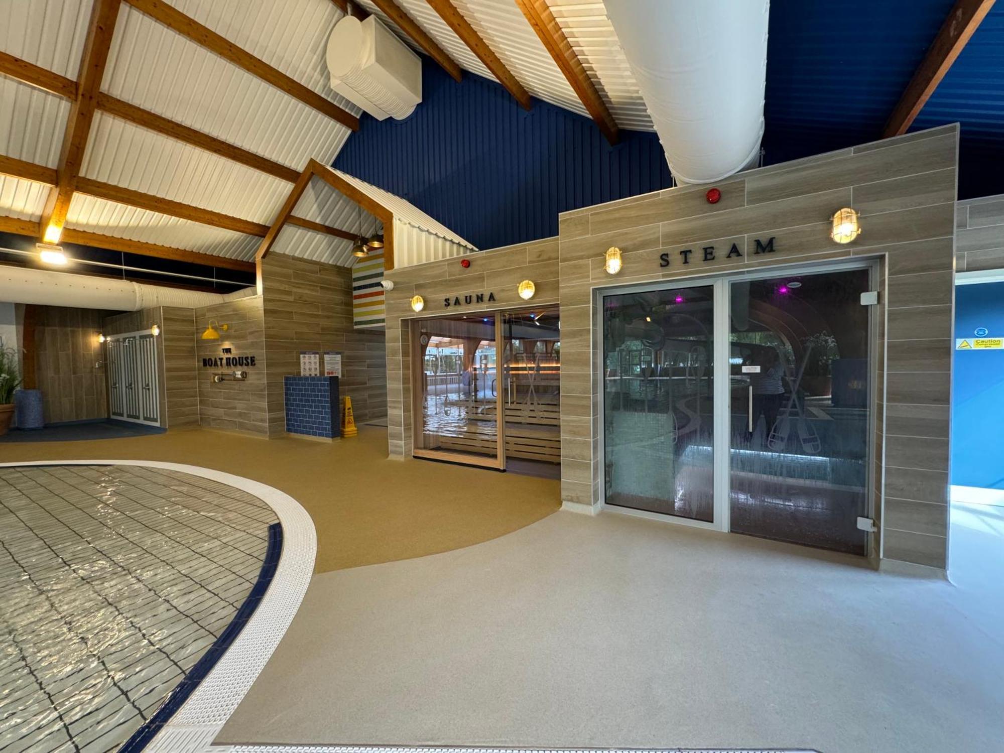 Reeds View Holiday Lodge South Cerney Exterior photo